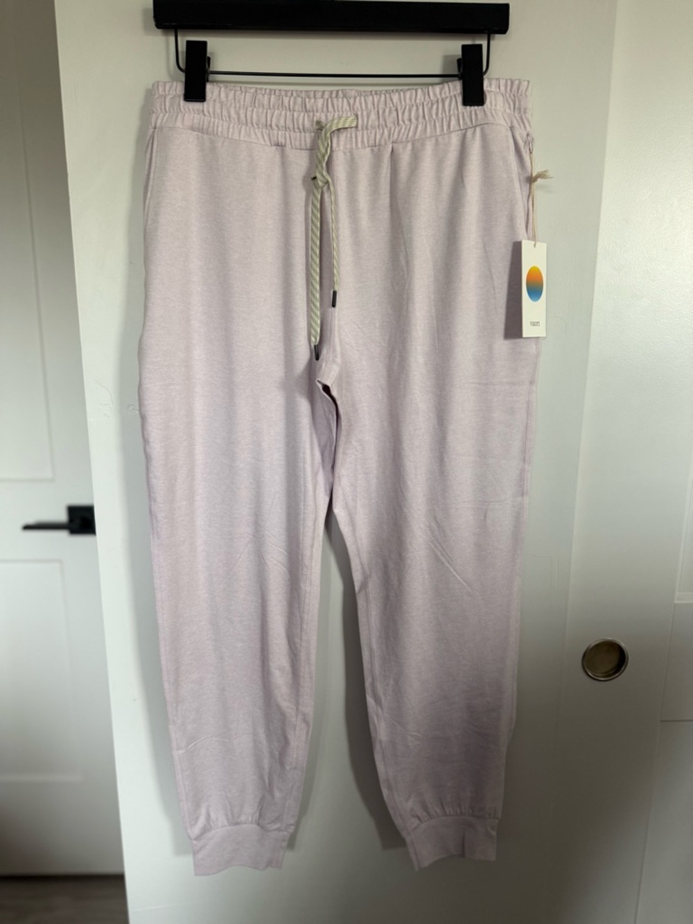 NWT Vuori Performance Jogger Size Medium